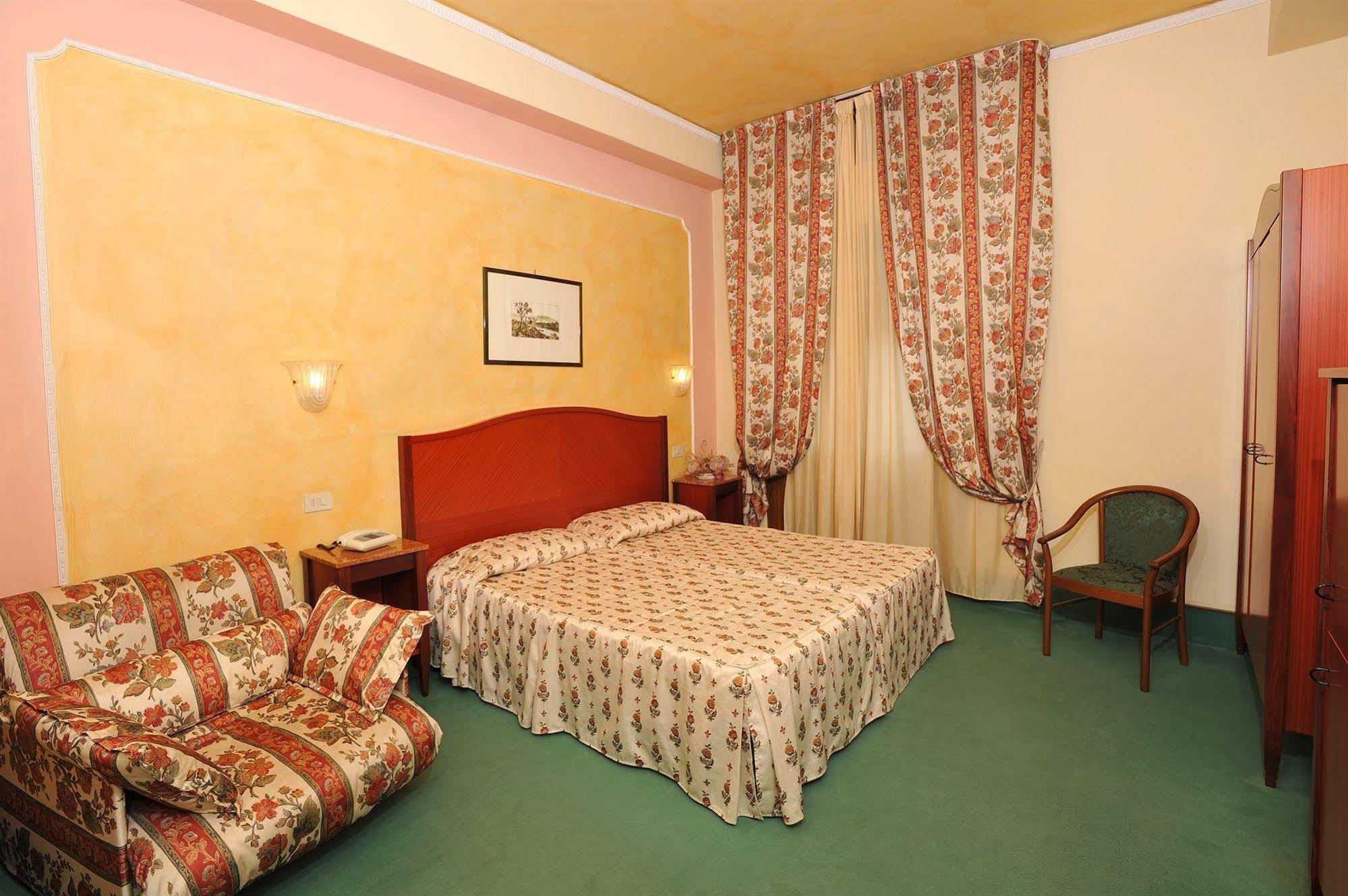 Hotel Minerva Palace Монтекатіні-Терме Екстер'єр фото