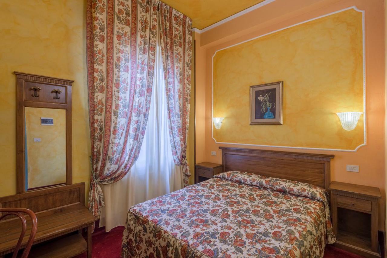Hotel Minerva Palace Монтекатіні-Терме Екстер'єр фото
