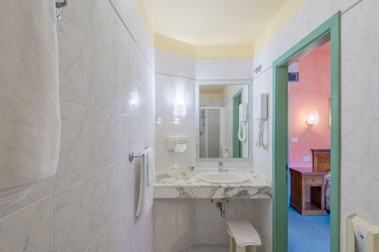 Hotel Minerva Palace Монтекатіні-Терме Екстер'єр фото